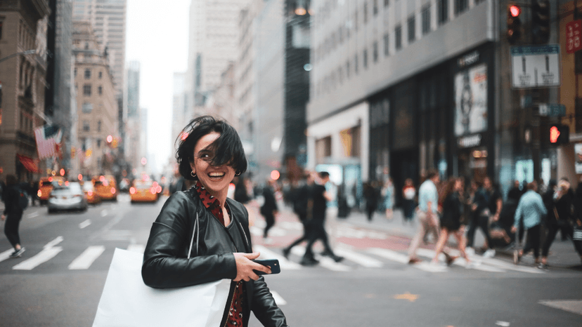 AI Resume Builder vs Human Writer